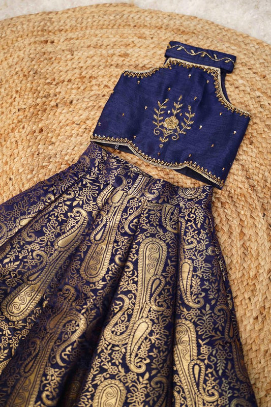 Royal Midnight Banarasi Set ✨- Rathina