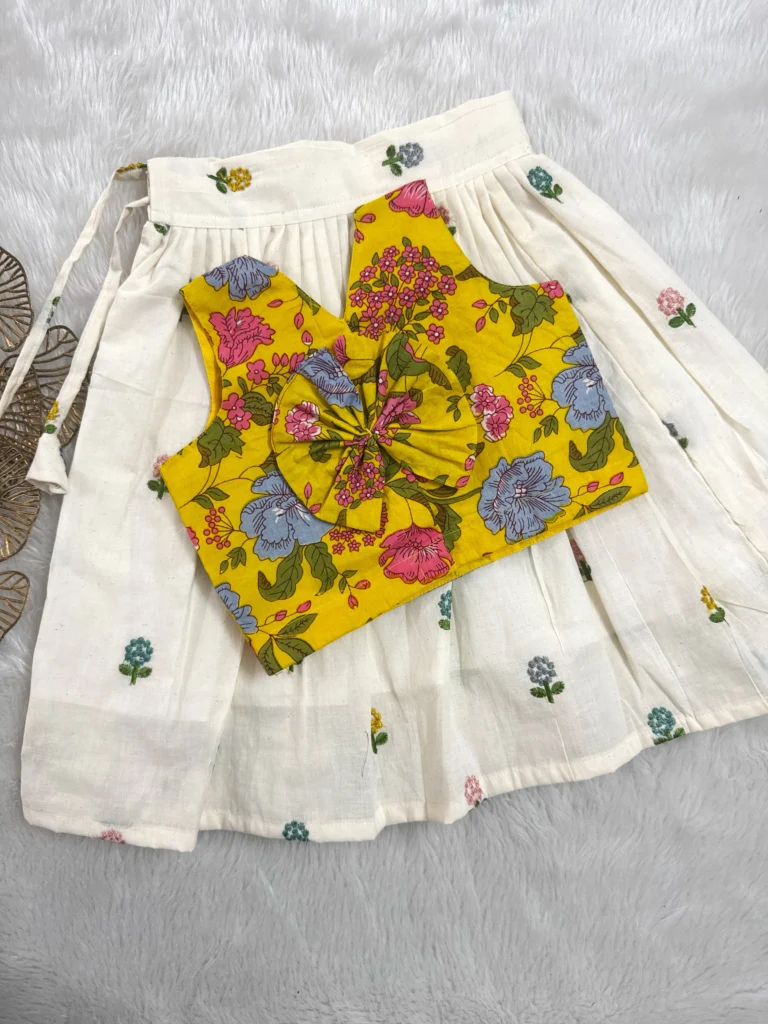 Charming Floral Outfit - Image 2